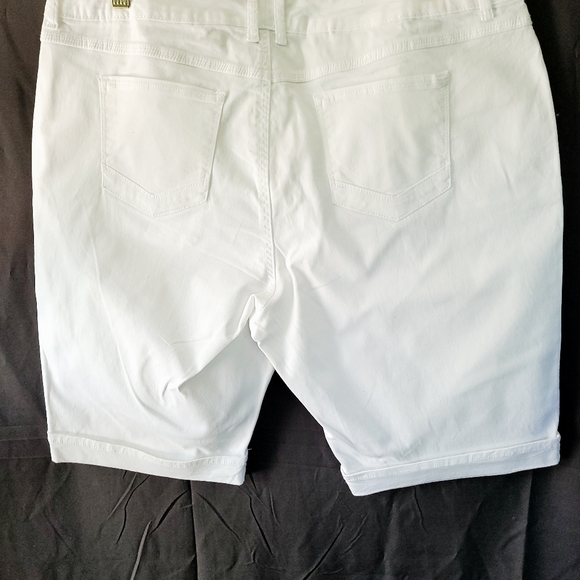 White Short - Picture 2 of 2